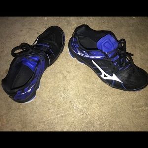 VOLLEYBALL SHOES SIZE 7❤️❤️